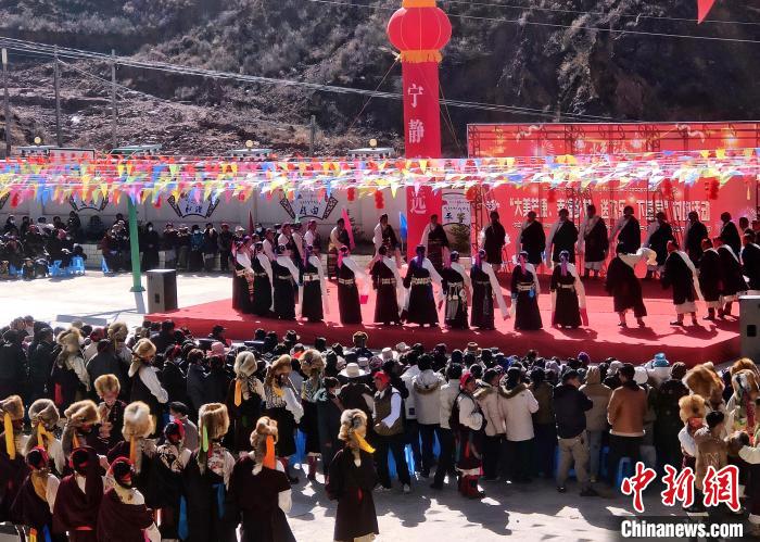 文藝活動(dòng)全景?！∶⒖悼h委宣傳部供圖