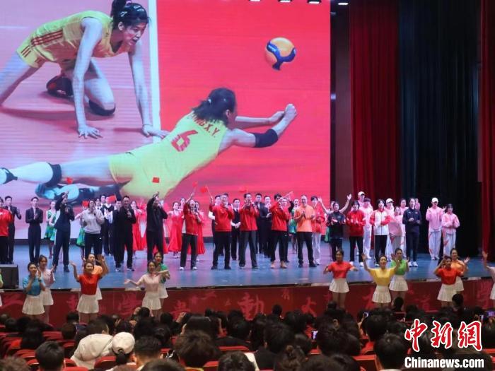 2023年全國青少年女排集訓閉幕式現(xiàn)場。　天津體育學院供圖