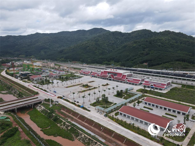 航拍云南磨憨口岸。 人民網(wǎng)記者 符皓攝
