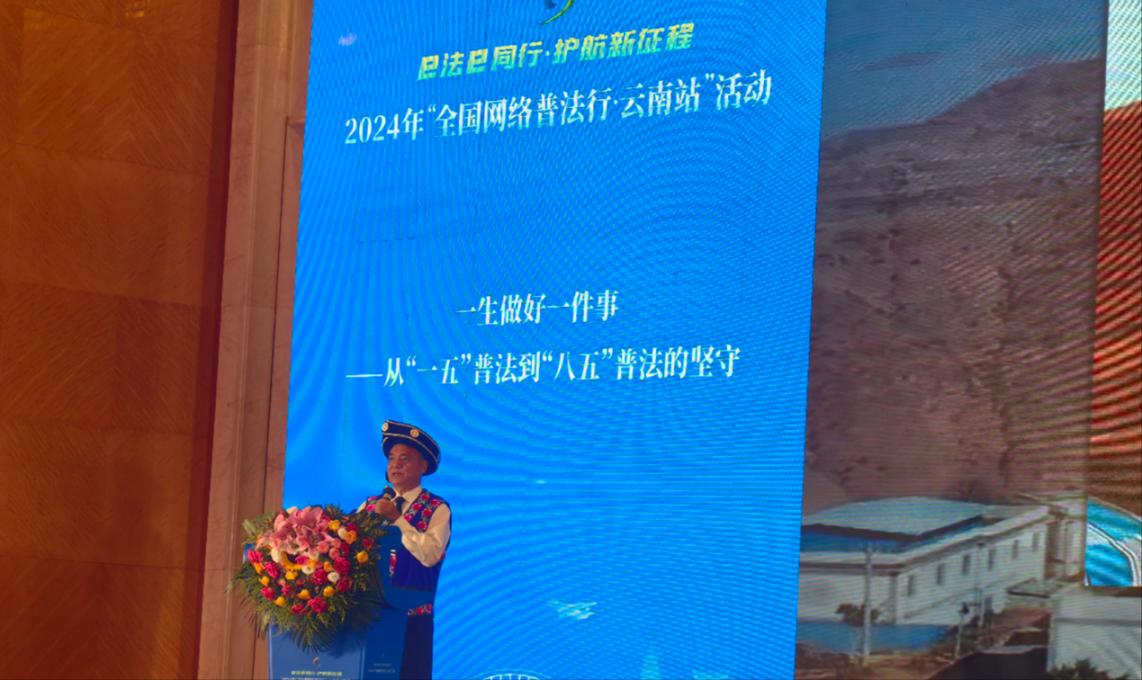 李學平分享普法的故事。人民網(wǎng)記者 孝金波攝