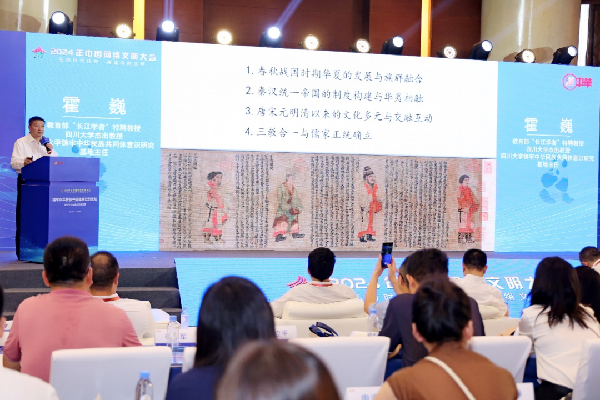 講好中華民族共同體故事，讓網(wǎng)絡(luò)“連心”更“聚心”