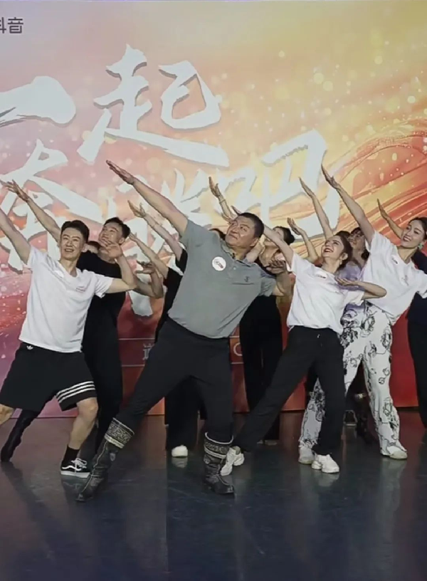講好中華民族共同體故事，讓網(wǎng)絡(luò)“連心”更“聚心”