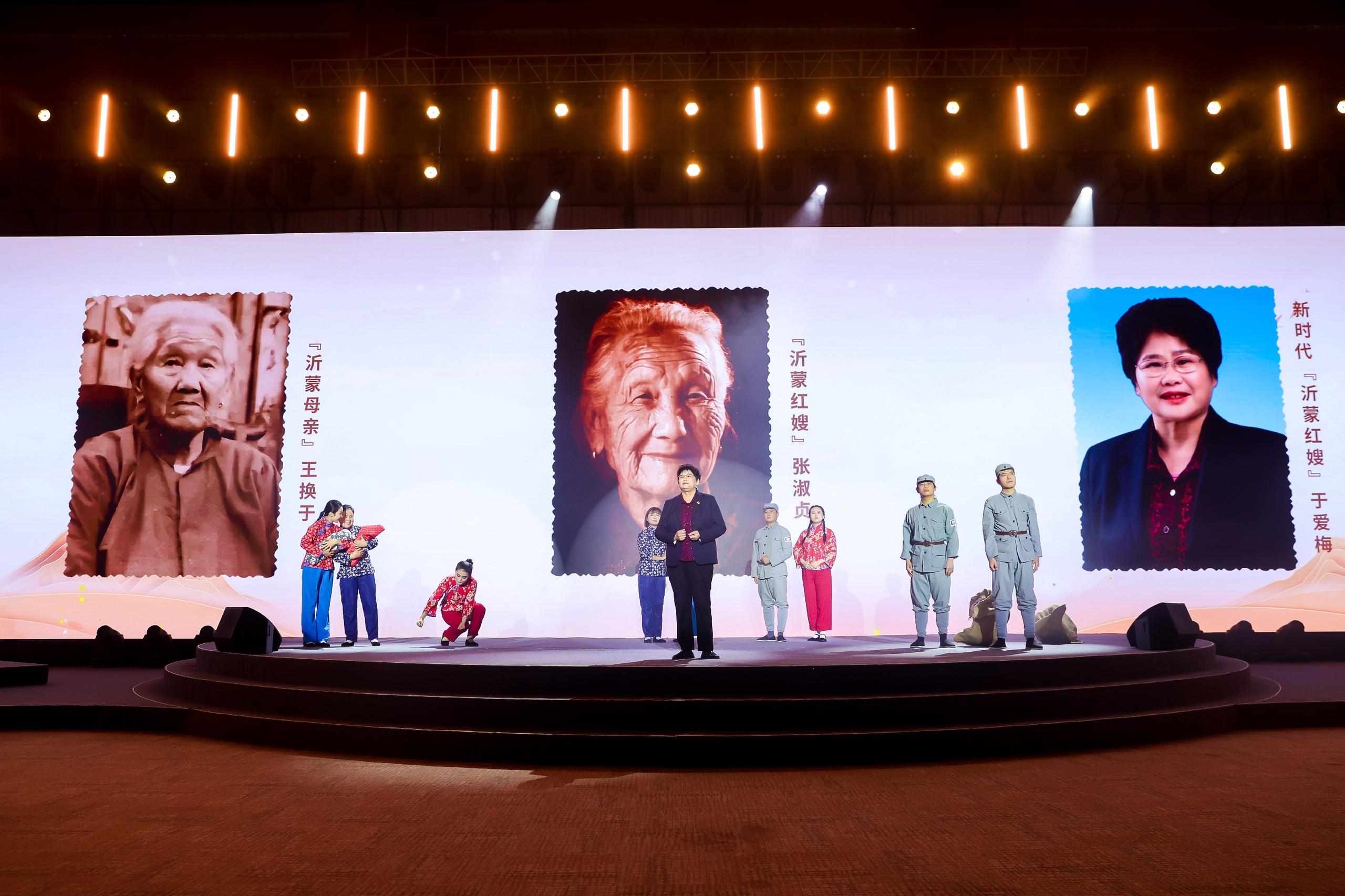 “何以中國·弦歌不輟”網絡主題活動現場，于愛梅講述“沂蒙紅嫂”的故事。人民視頻供圖。