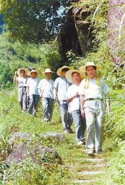 1989年7月，習近平在壽寧縣山村。