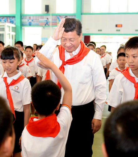 2014年5月30日，習(xí)近平總書記來(lái)到北京市海淀區(qū)民族小學(xué)，參加慶?！傲弧眹?guó)際兒童節(jié)活動(dòng)。
