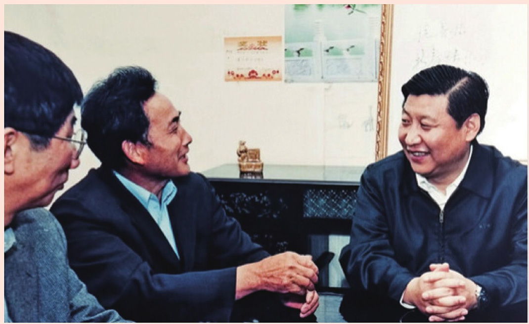 2003年4月24日，時(shí)任浙江省委書記習(xí)近平在浙江下姜村調(diào)研。