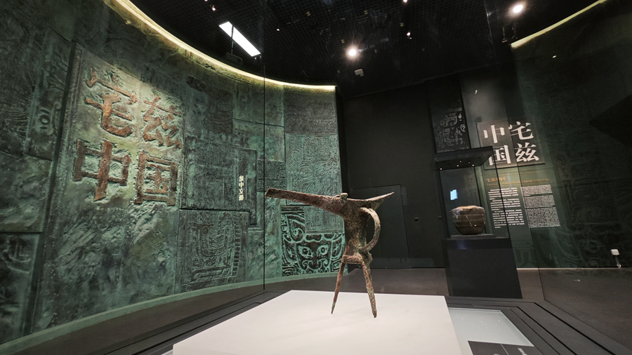 中國(guó)考古博物館內(nèi)的宅茲中國(guó)專題展。央視記者 許永松 攝