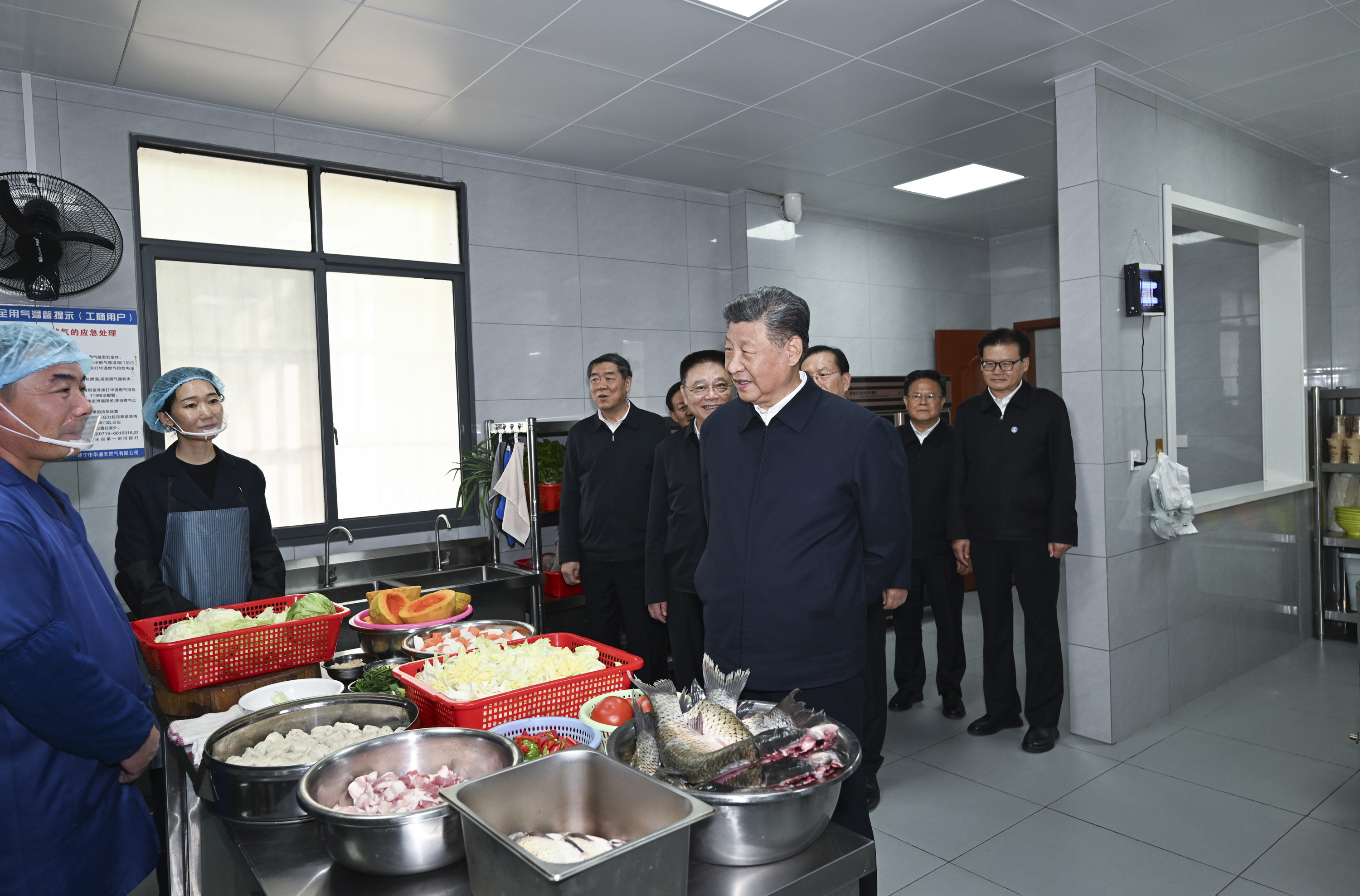 2024年11月5日，習(xí)近平總書記在湖北省咸寧市嘉魚縣潘家灣鎮(zhèn)四邑村考察。
