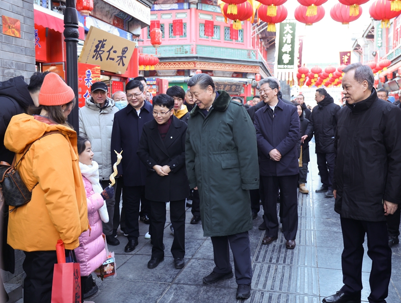 2024年2月1日，習(xí)近平總書(shū)記在天津古文化街考察。