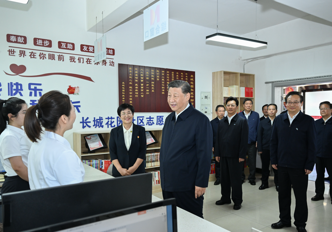 2024年6月19日，習(xí)近平總書記來到寧夏銀川市金鳳區(qū)長(zhǎng)城花園社區(qū)考察。