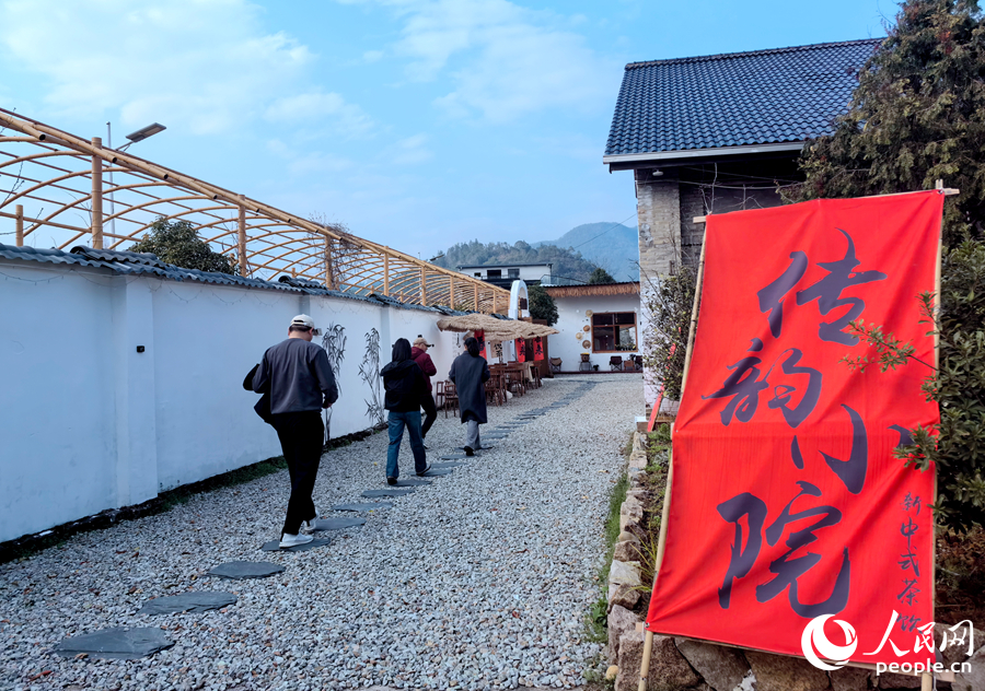 舊茶廠(chǎng)改造后的“傳韻小院”新中式茶館。人民網(wǎng)記者 林曉麗攝