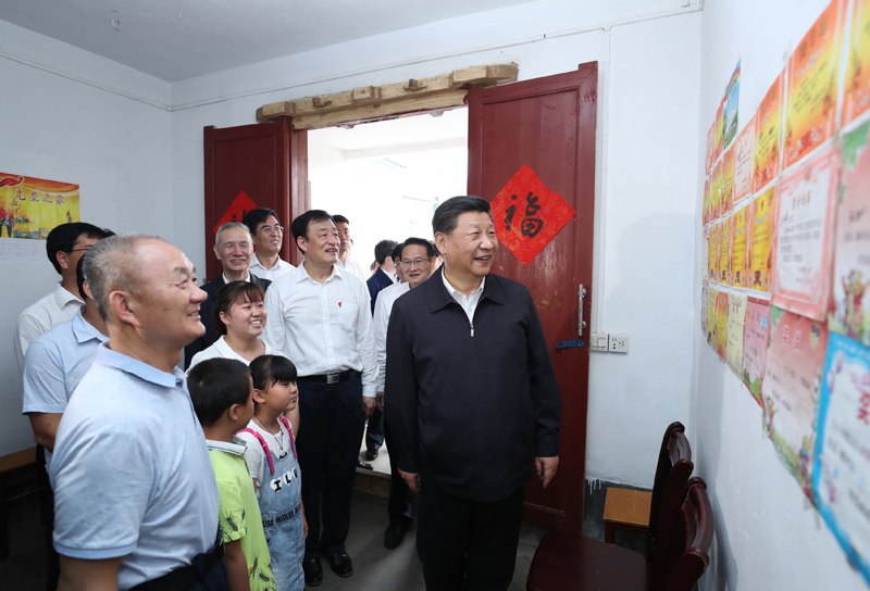 2019年5月20日，習(xí)近平總書記在江西省贛州市于都縣梓山鎮(zhèn)潭頭村看望村民孫觀發(fā)一家人。