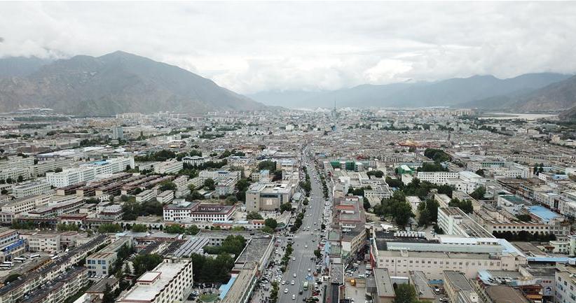 8月10日無(wú)人機(jī)拍攝的拉薩城市一景。新華社記者 王益亮 攝.jpg