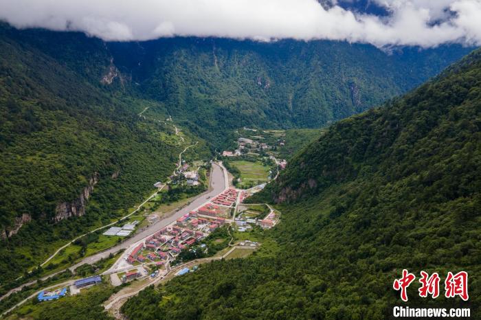西藏山南勒布溝風(fēng)光?！〗w波 攝