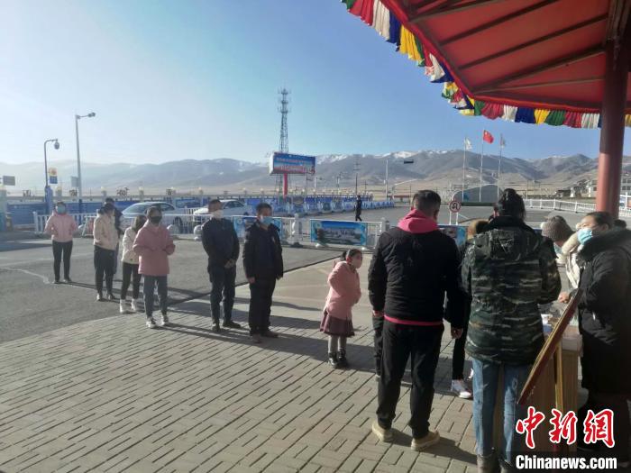 青海首個恢復開放景區(qū)迎來游客