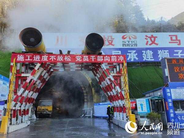 獅子坪隧道口。郭瑩 攝