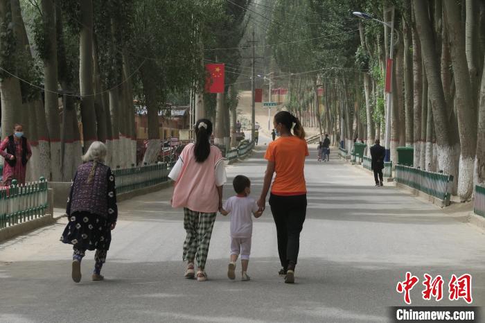 圖為進(jìn)藏先遣英雄連誓師地原址所在的新疆維吾爾自治區(qū)和田地區(qū)于田縣普魯村現(xiàn)貌。　楊程晨 攝