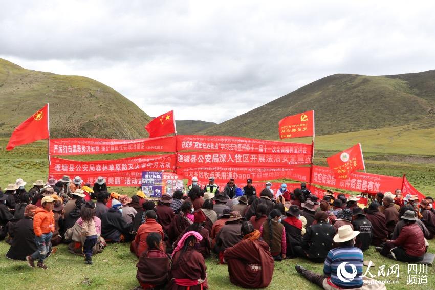 草地上宣講。巴登攝