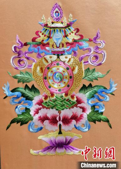 圖為藏繡作品。　祁增蓓 攝