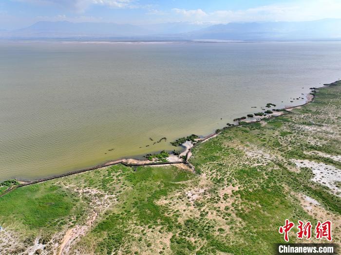 圖為航拍都蘭湖國(guó)家濕地公園?！∑钤鲚?攝