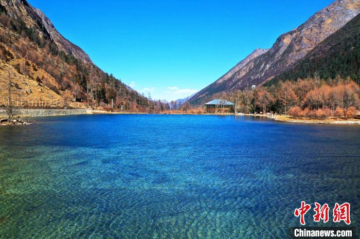 畢棚溝景區(qū)風(fēng)光。　安源 攝