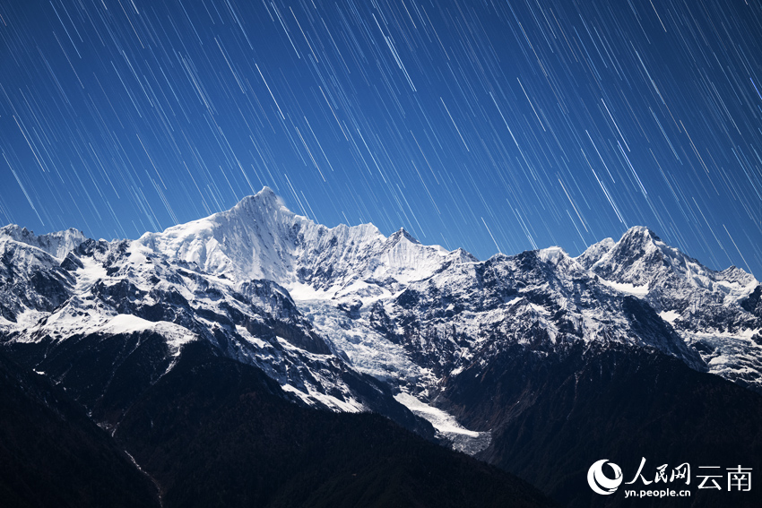 梅里雪山“星河流淌”奇觀。趙一舟攝