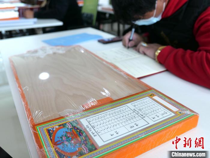 圖為天文歷算計(jì)算工具。　謝牧 攝