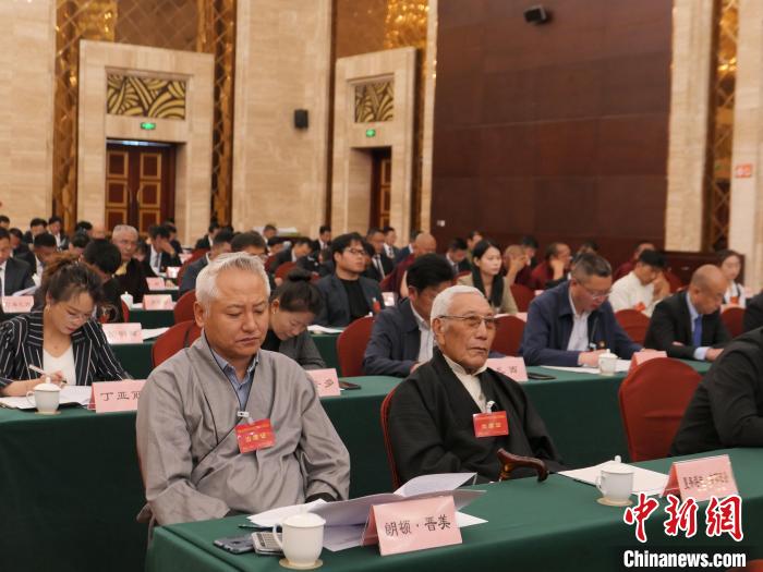 圖為西藏自治區(qū)各族各界慶祝中國共產(chǎn)黨成立100周年座談會現(xiàn)場?！≈x牧 攝