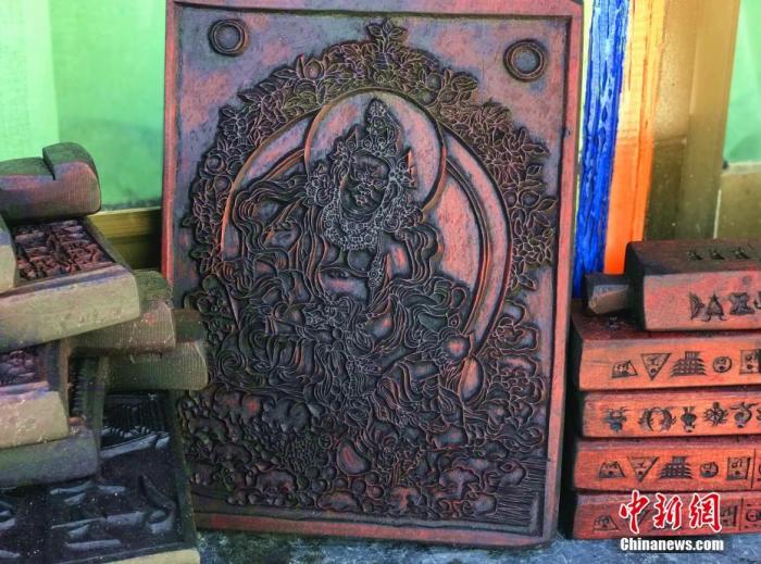 圖為普松雕刻技藝傳承人嘎瑪曲扎創(chuàng)作的雕刻作品。 <a target='_blank' ><p  align=