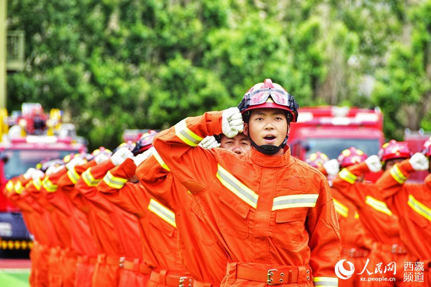 誓師大會(huì)現(xiàn)場(chǎng)。人民網(wǎng) 李海霞 攝