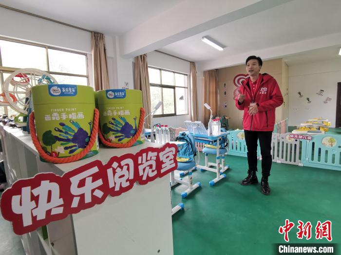 拉薩市堆龍德慶區(qū)幫普村的“心路文化空間”設(shè)有舒適的閱覽室?！≮w延 攝
