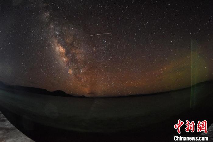錯(cuò)鄂湖星空璀璨，一顆流星劃過?！?lt;a target='_blank' ></p><p  align=