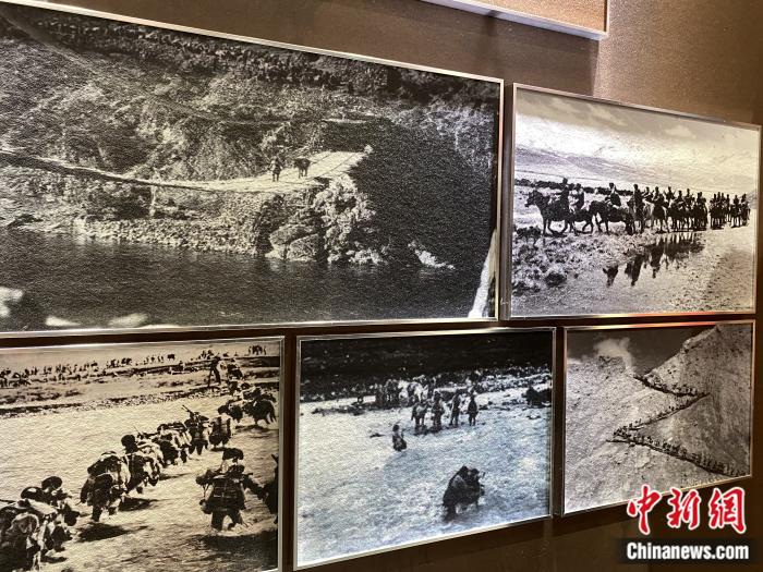 紅樓內(nèi)展廳，圖為昌都戰(zhàn)役中的人民解放軍。彭寧鈴 攝
