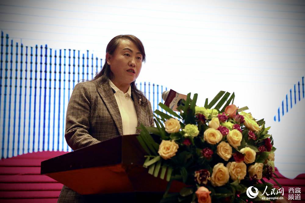 拉薩市旅游發(fā)展局相關(guān)負(fù)責(zé)人發(fā)言。人民網(wǎng) 次仁羅布攝
