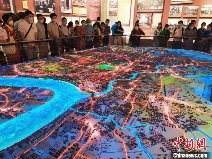 日喀則文化與旅游管理工作者上?！叭〗?jīng)”領(lǐng)悟生態(tài)旅游內(nèi)涵