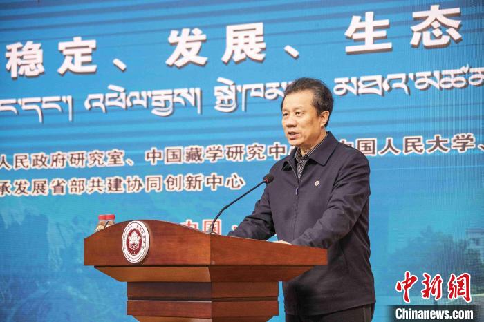 圖為西藏民族大學黨委書記、副校長劉凱在開幕式上致辭?！钪覍?攝