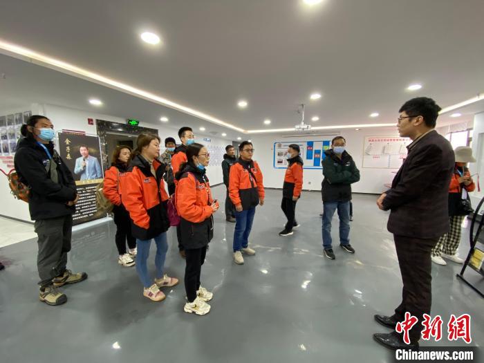 圖為2021瀾湄萬里行中外媒體在昌都新區(qū)采訪。　李江寧 攝
