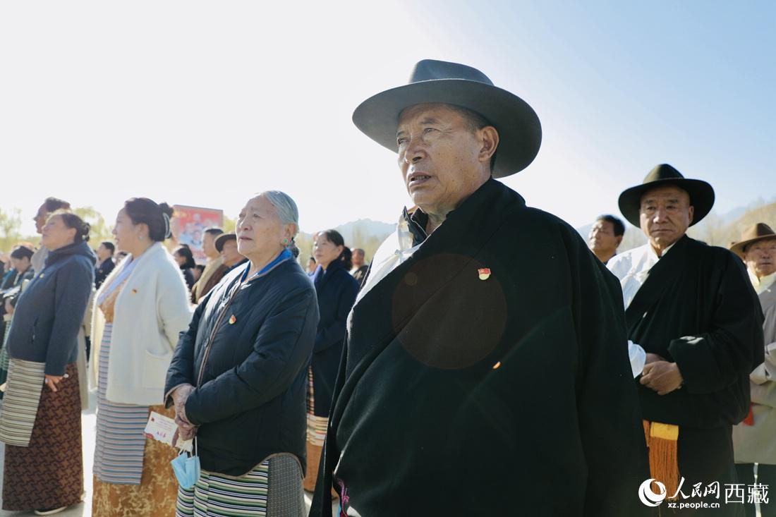 升旗儀式現(xiàn)場。人民網(wǎng) 次仁羅布攝
