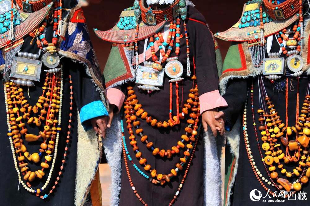 精美的“飛天服飾”。人民網(wǎng) 李海霞攝