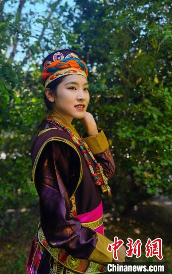 圖為國家級非遺項(xiàng)目——林芝工布藏族服飾。　李林 攝