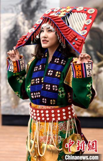圖為國家級非遺項(xiàng)目——西藏那曲申扎縣的巴扎服飾?！±盍?攝