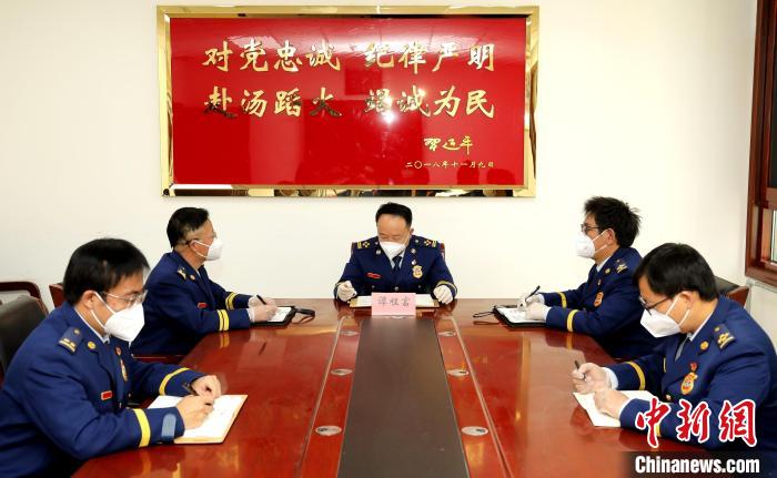 圖為西藏森林消防總隊(duì)在二十大開幕會結(jié)束后組織學(xué)習(xí)討論?！∥鞑厣窒揽傟?duì)供圖