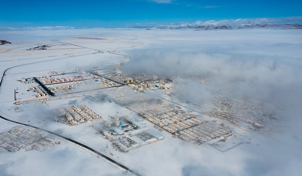 西藏阿里地區(qū)改則縣迎來初雪，銀裝素裹，美如畫卷。
