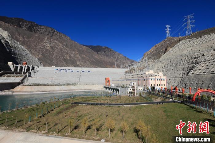 圖為金沙江上游蘇洼龍水電站。　王磊 攝