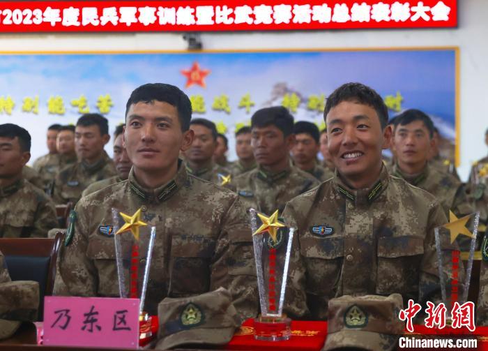 表彰大會上，獲獎選手開心瞬間?！敲衫?攝
