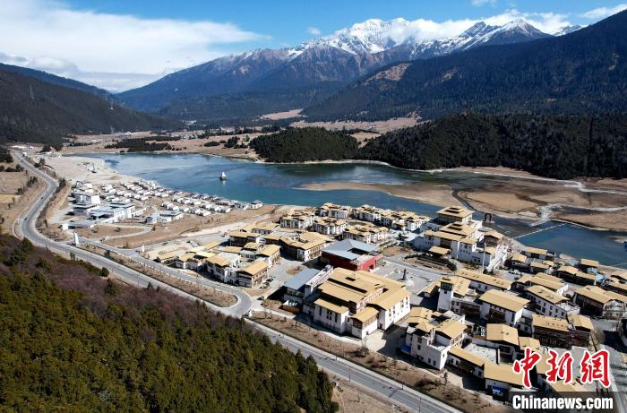2月17日，西藏林芝魯朗小鎮(zhèn)。(無人機照片) 李林 攝