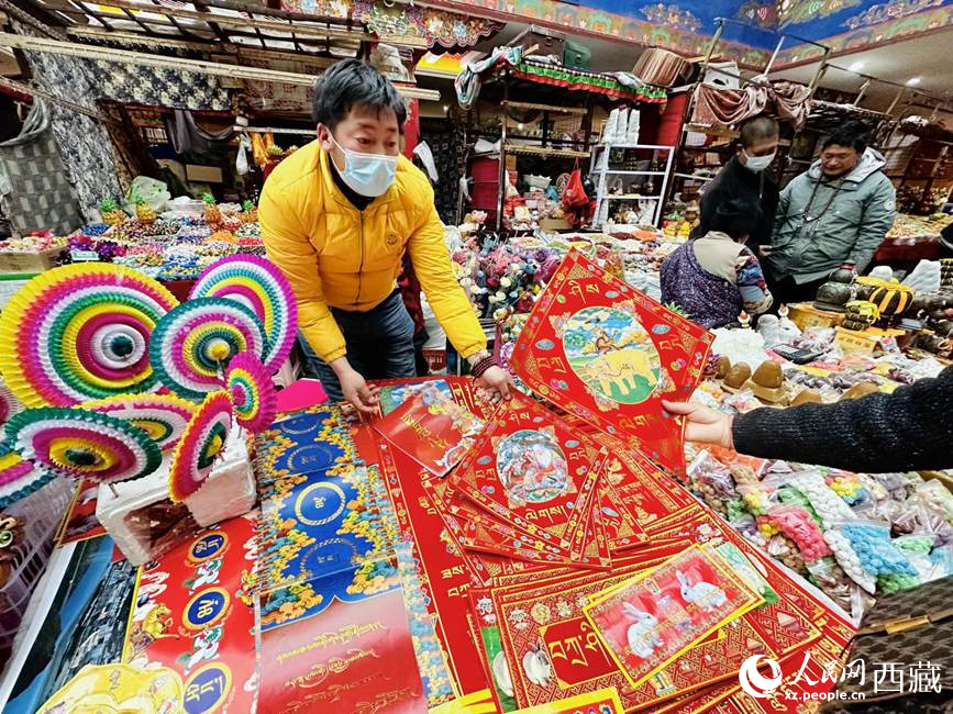 藏式春聯(lián)。人民網(wǎng) 次仁羅布攝