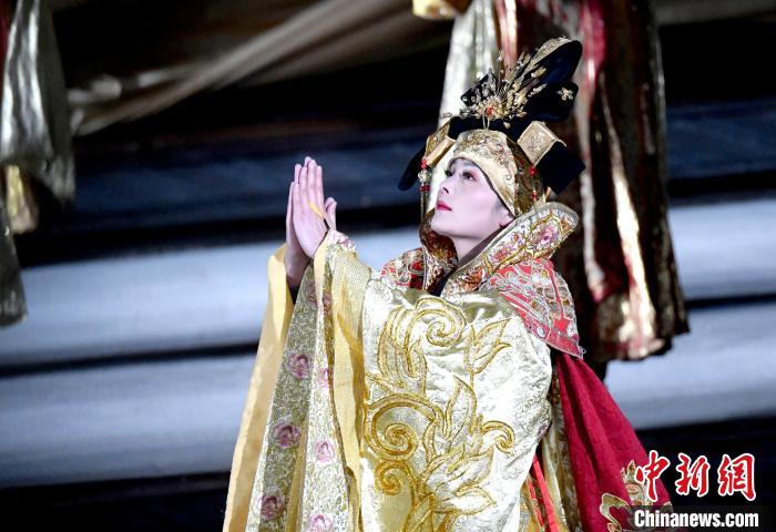 3月17日，西藏拉薩，《文成公主》大型史詩(shī)劇演出現(xiàn)場(chǎng)。　李林 攝