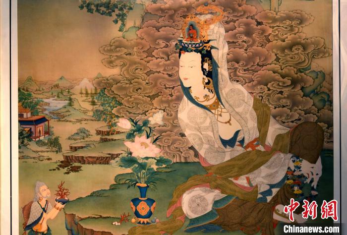 圖為5月16日，展覽中新創(chuàng)唐卡作品《靜息觀音》(局部)?！±盍?攝