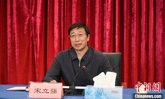 圖為西藏自治區(qū)黨委組織部副部長(zhǎng)、第十批援藏干部人才總領(lǐng)隊(duì)宋立強(qiáng)致辭。